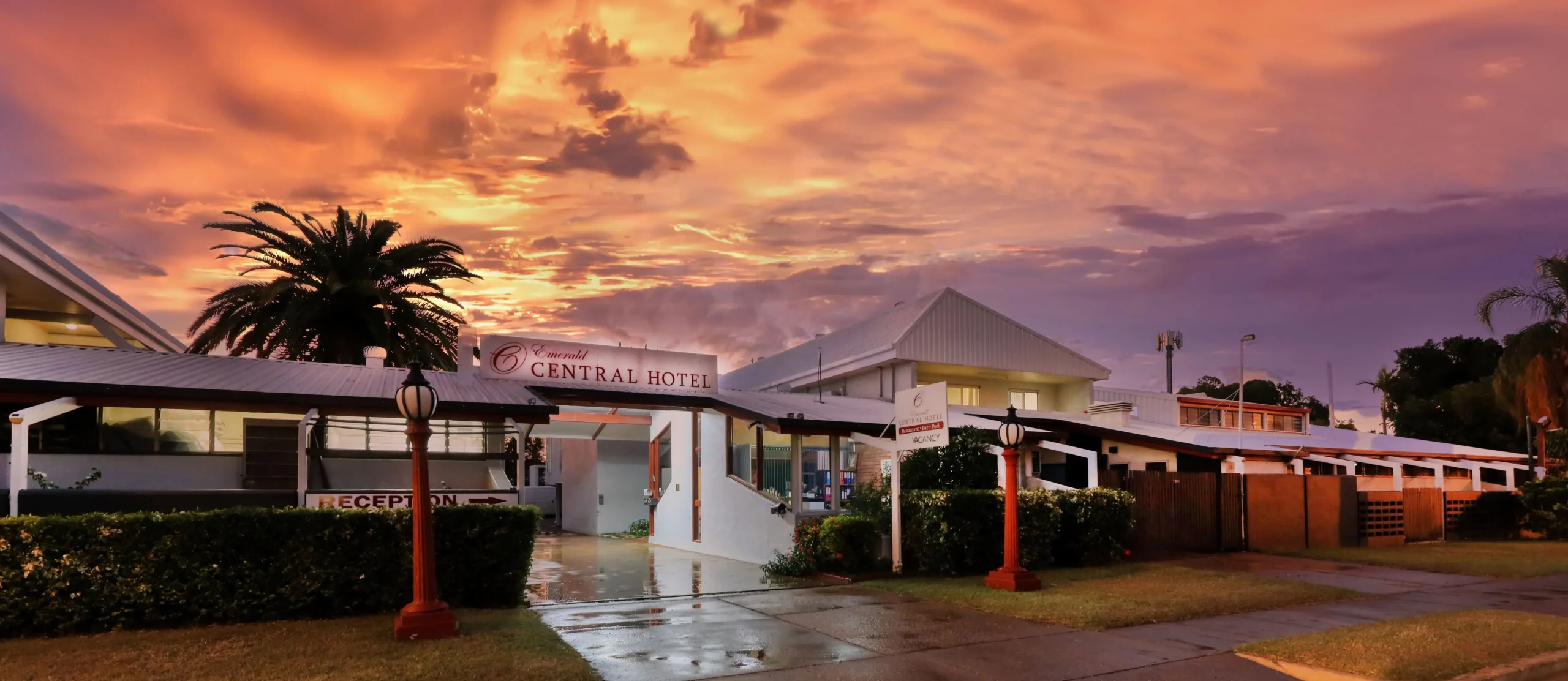 Front exterior of Emerald Central Hotel at sunset, ideal venue for an Emerald conference or business event.